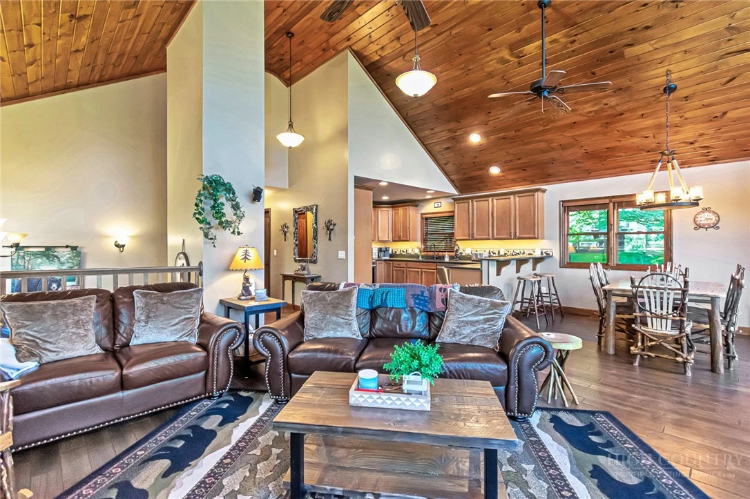 Image number 19 for the current listing