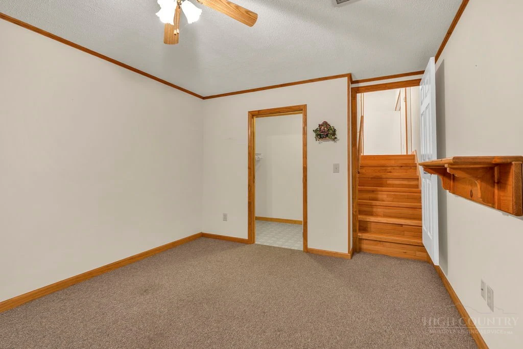 Image number 8 for the current listing
