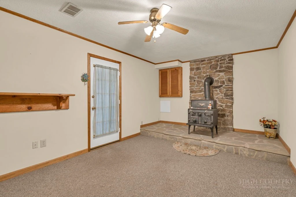 Image number 3 for the current listing