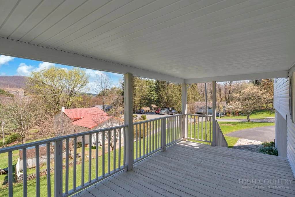 Image number 4 for the current listing