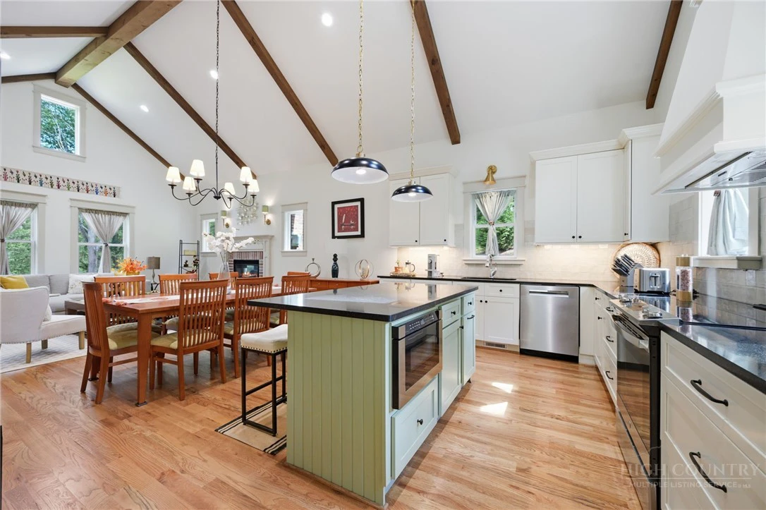 Image number 12 for the current listing