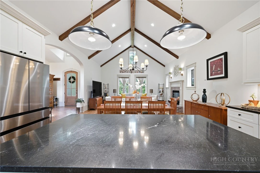 Image number 15 for the current listing