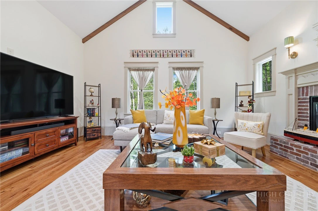 Image number 7 for the current listing