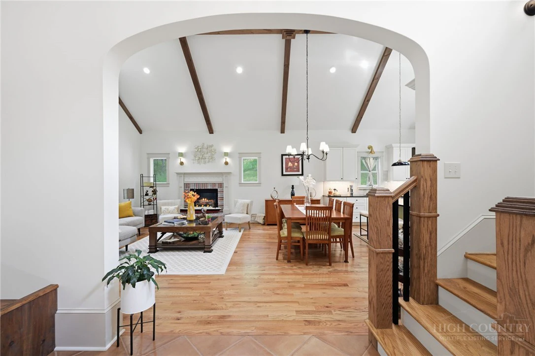 Image number 5 for the current listing
