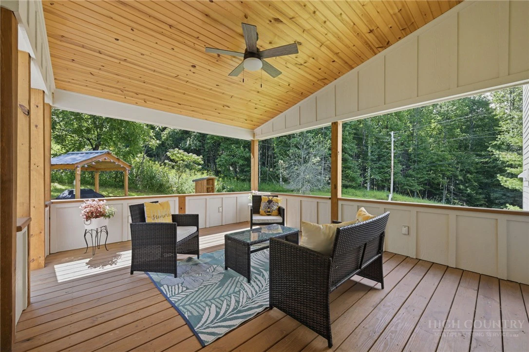 Image number 20 for the current listing