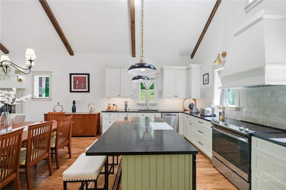 Image number 14 for the current listing