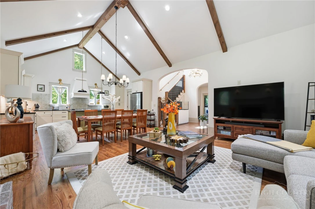 Image number 3 for the current listing