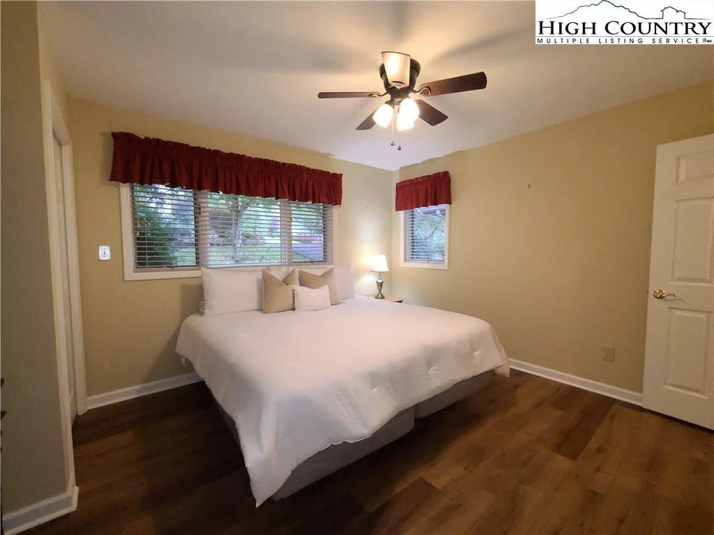 Image number 7 for the current listing