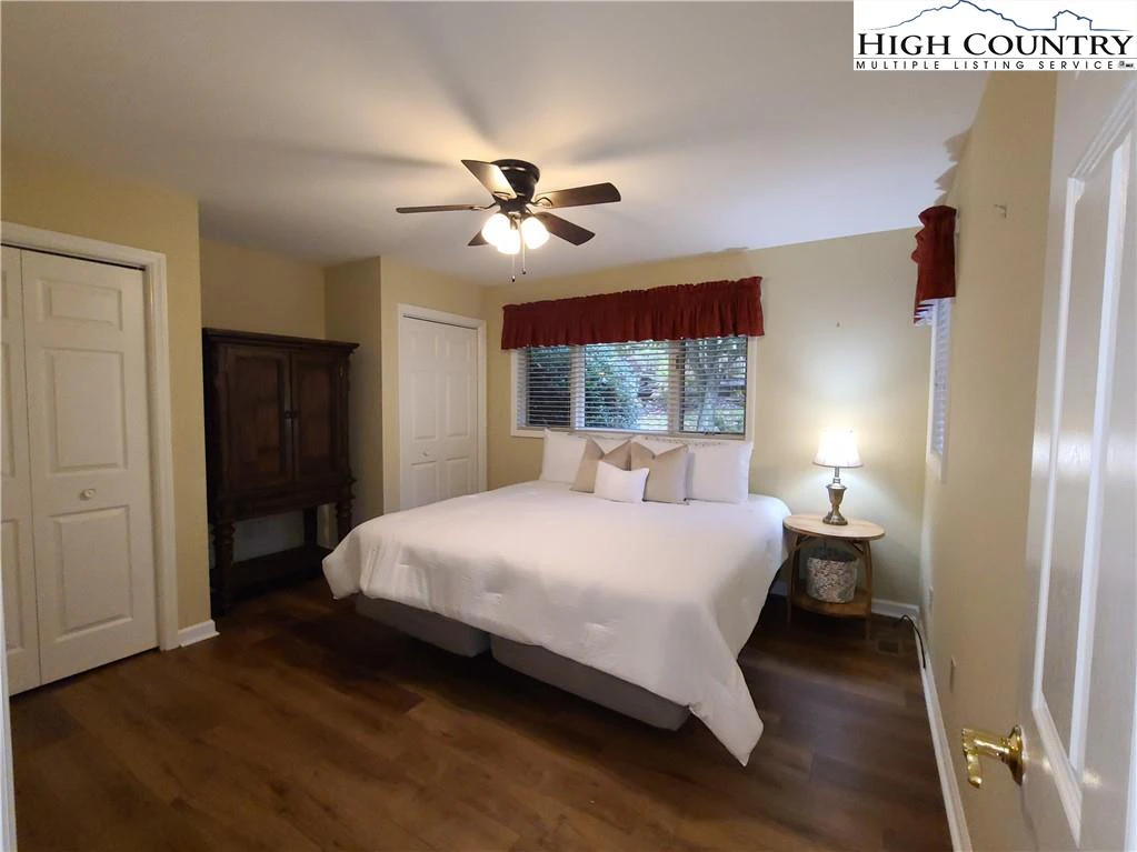 Image number 9 for the current listing