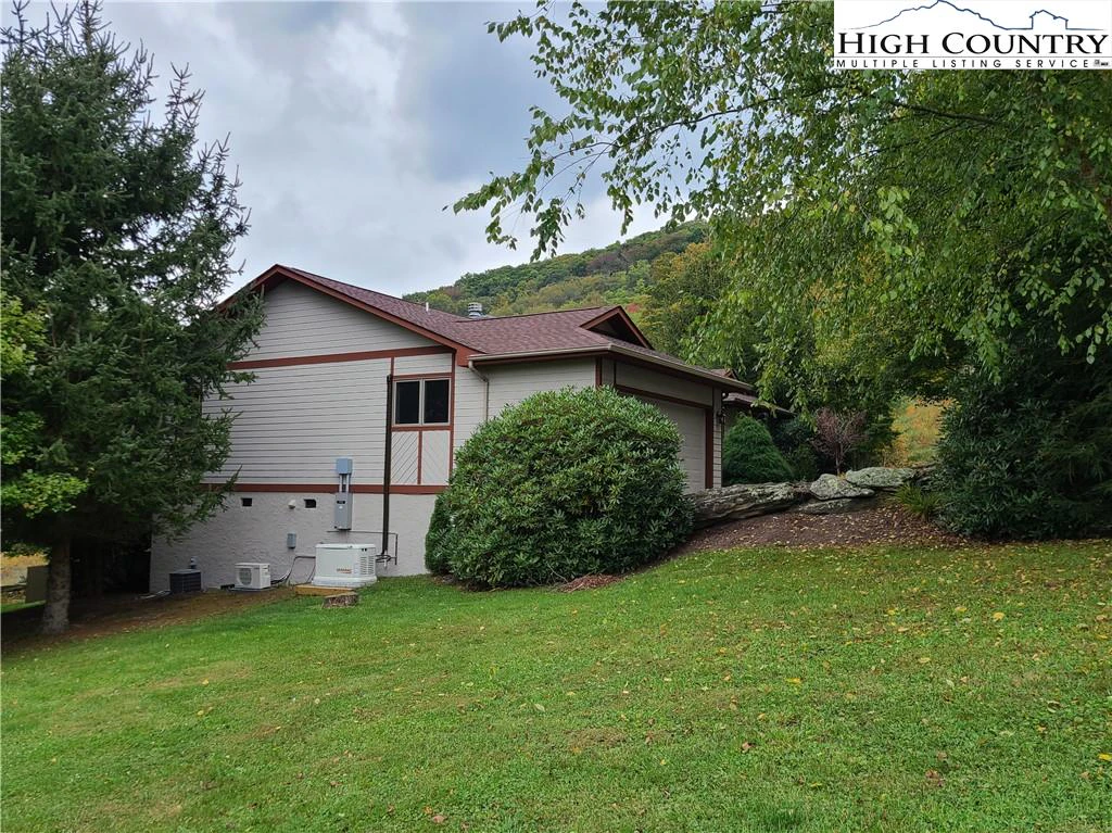 Image number 13 for the current listing