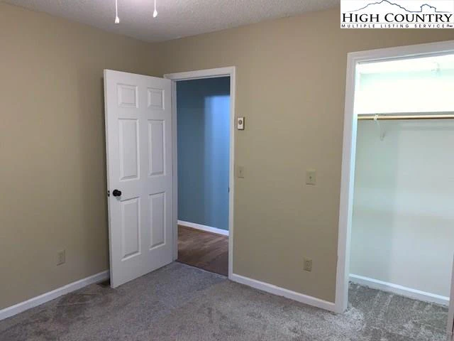 Image number 4 for the current listing