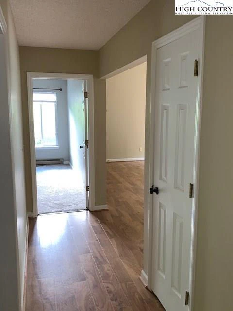 Image number 5 for the current listing