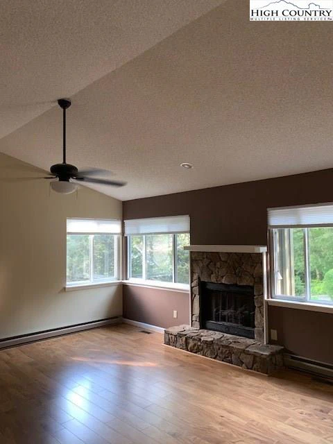 Image number 8 for the current listing