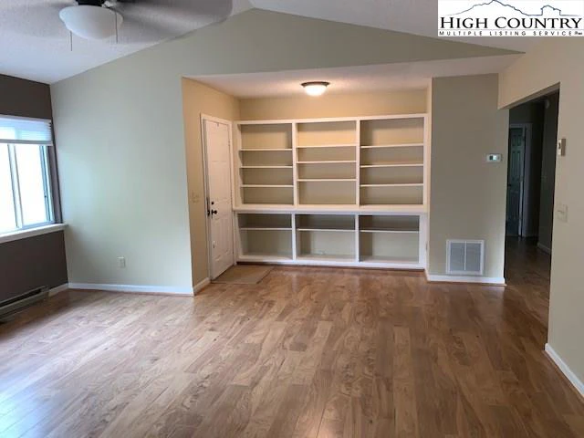 Image number 9 for the current listing