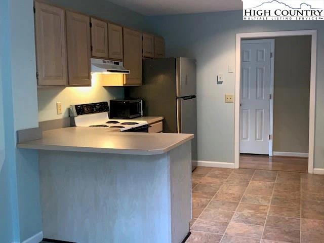 Image number 2 for the current listing