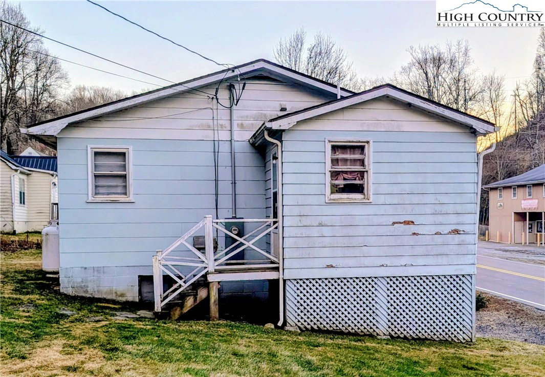 Image number 3 for the current listing