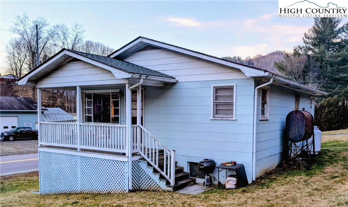 Image number 1 for the current listing