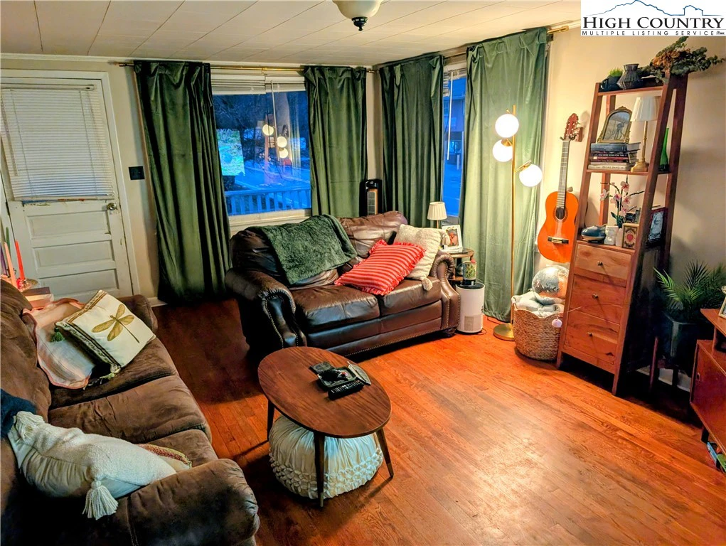 Image number 10 for the current listing