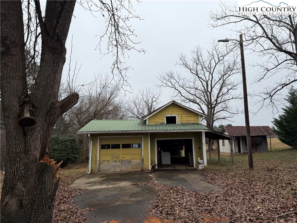 Image number 14 for the current listing