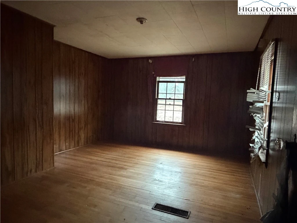 Image number 8 for the current listing