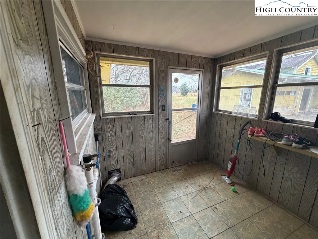 Image number 3 for the current listing