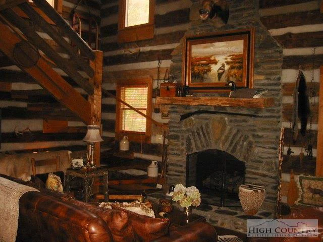 Image number 3 for the current listing