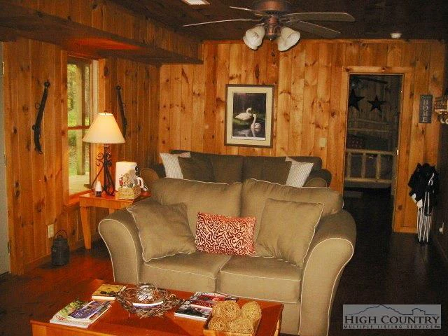 Image number 13 for the current listing