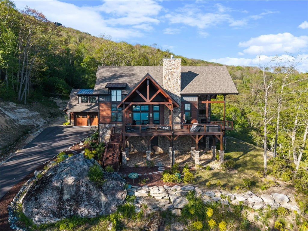 Image number 1 for the current listing