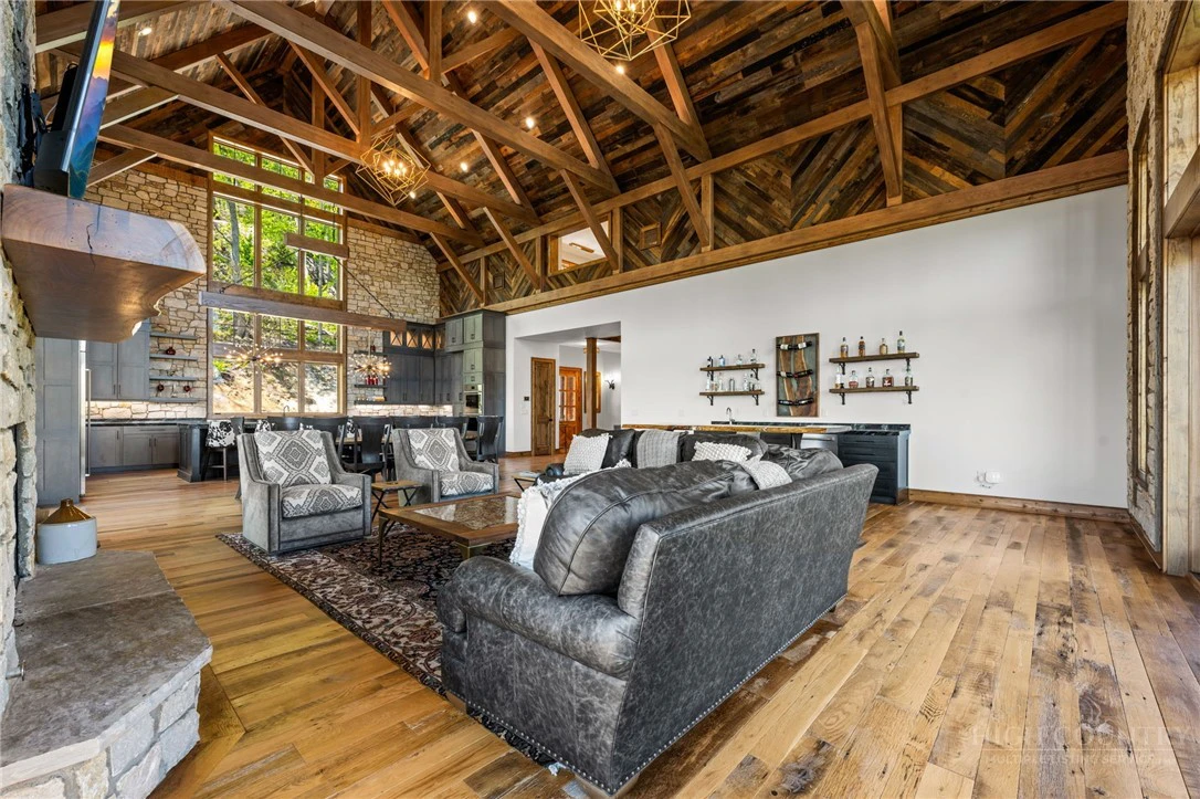 Image number 3 for the current listing