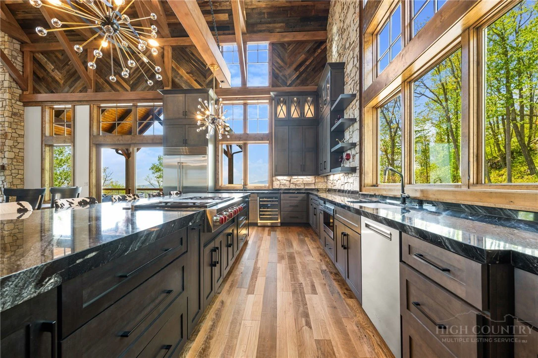 Image number 9 for the current listing