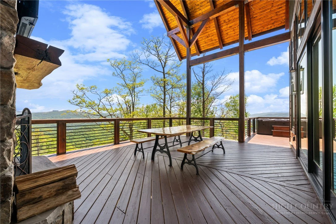 Image number 11 for the current listing