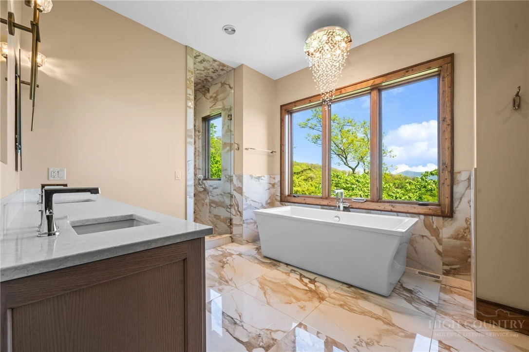 Image number 13 for the current listing