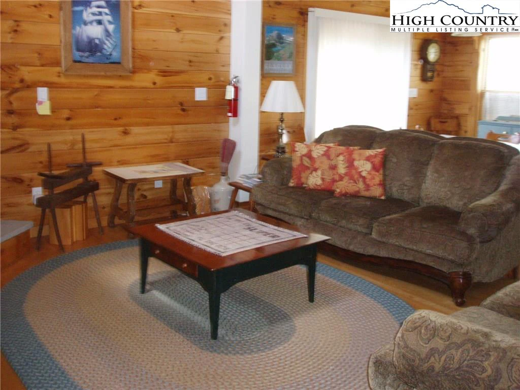 Image number 21 for the current listing