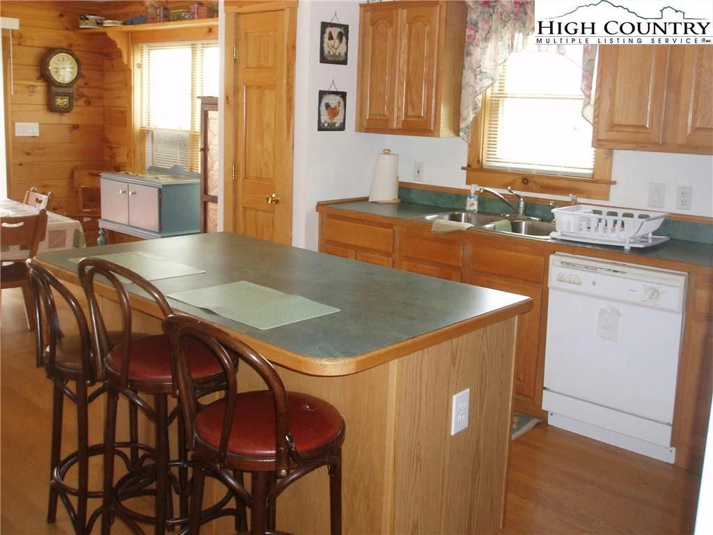 Image number 20 for the current listing