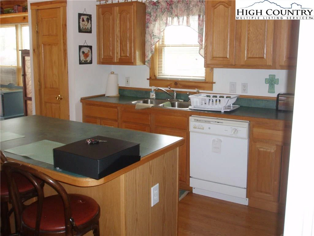 Image number 10 for the current listing