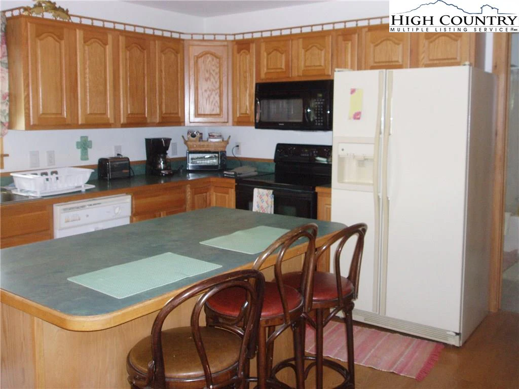 Image number 4 for the current listing