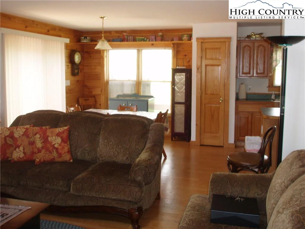 Image number 7 for the current listing
