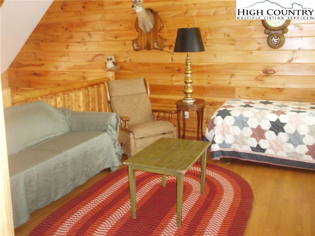 Image number 8 for the current listing