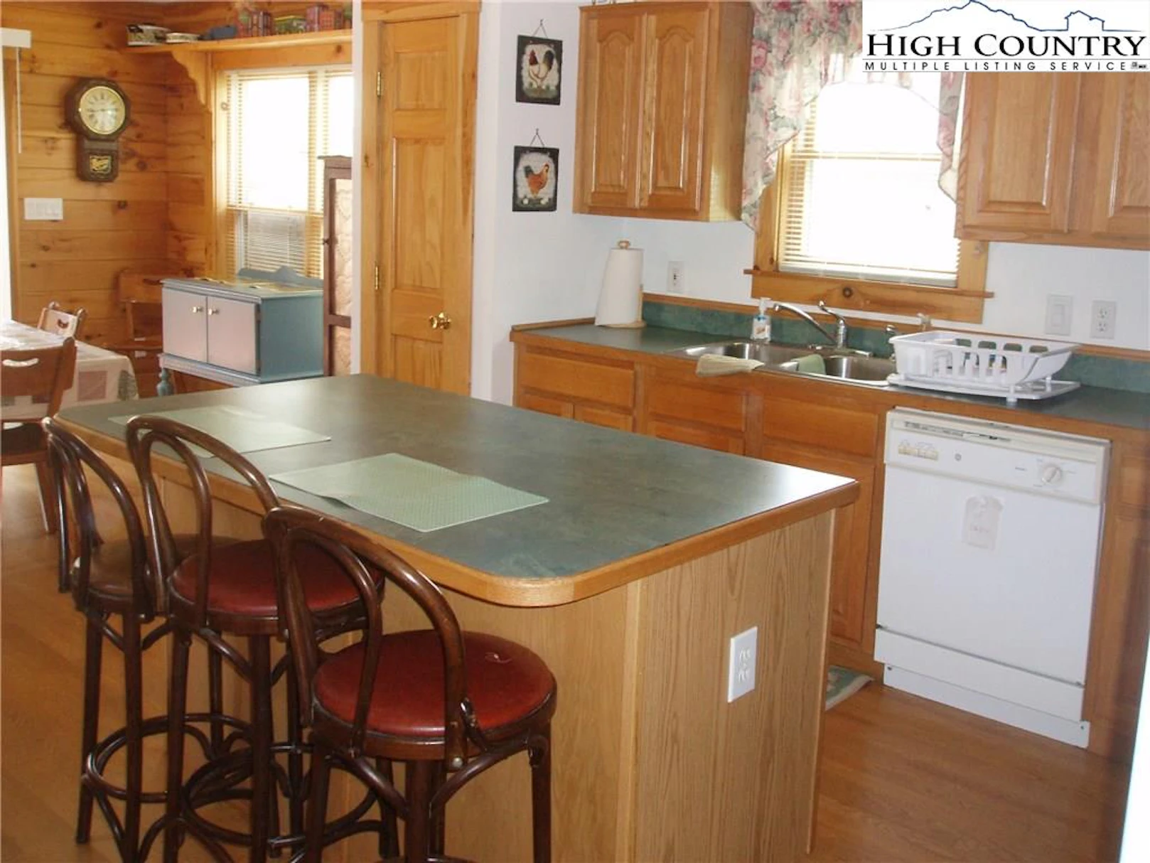 Image number 2 for the current listing