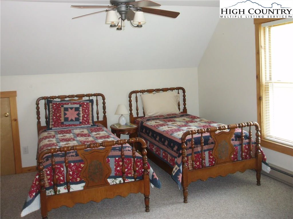 Image number 13 for the current listing