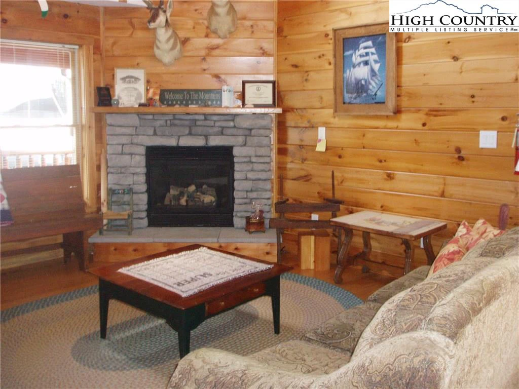 Image number 16 for the current listing