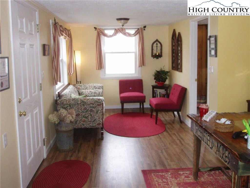 Image number 28 for the current listing