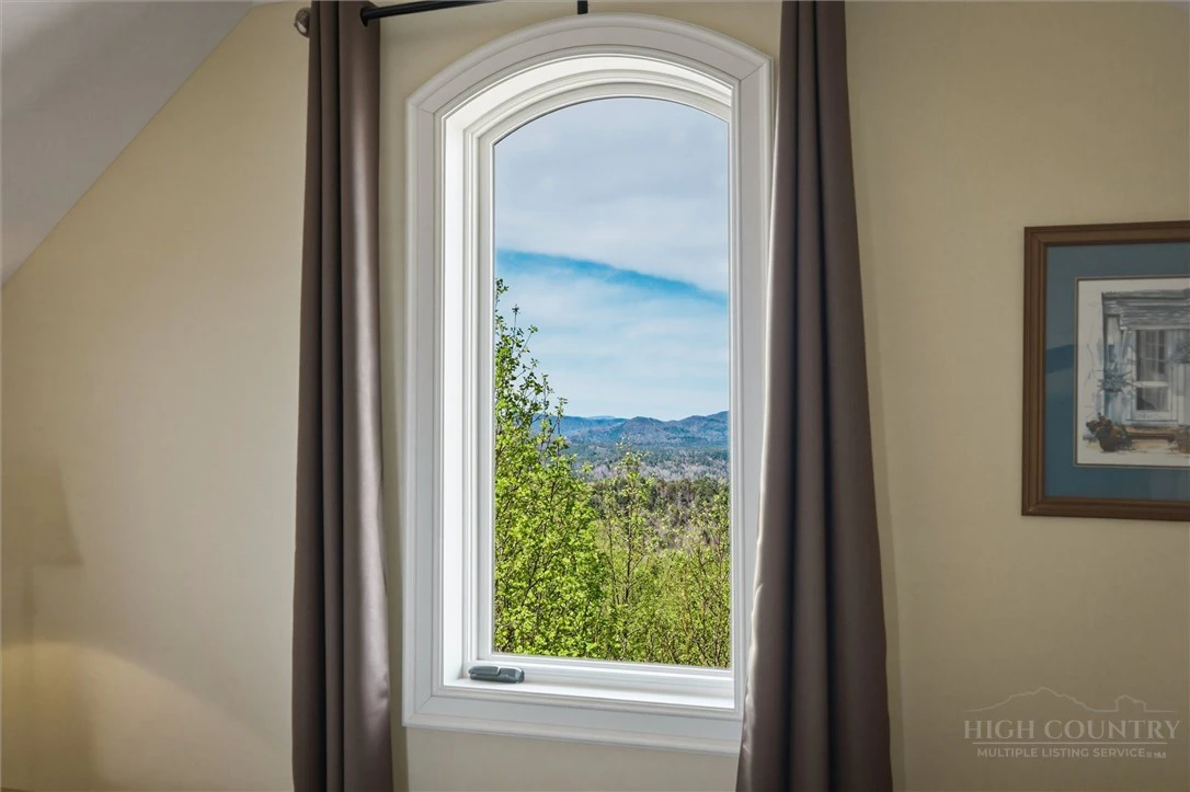 Image number 14 for the current listing