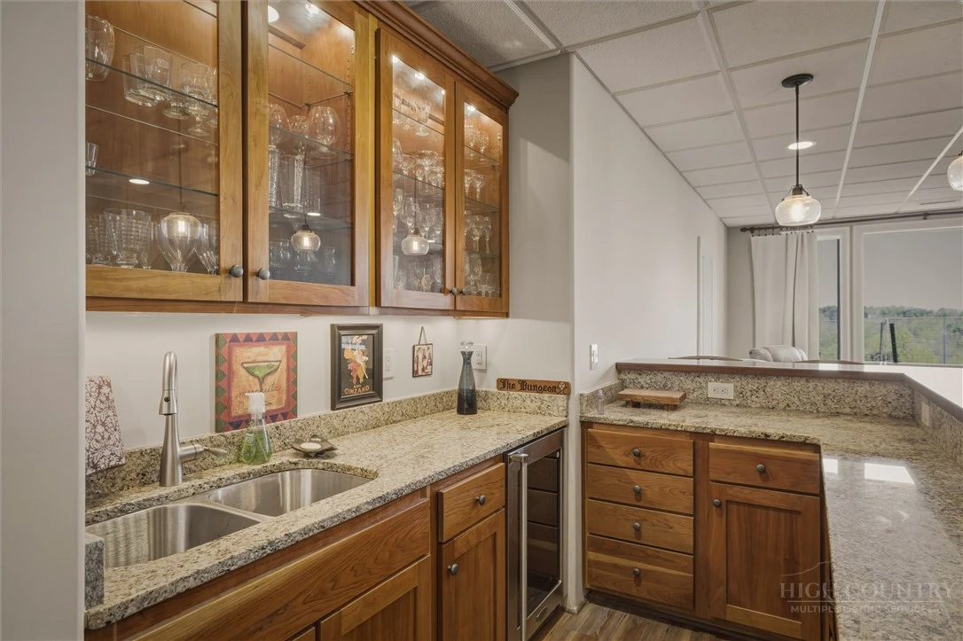 Image number 4 for the current listing