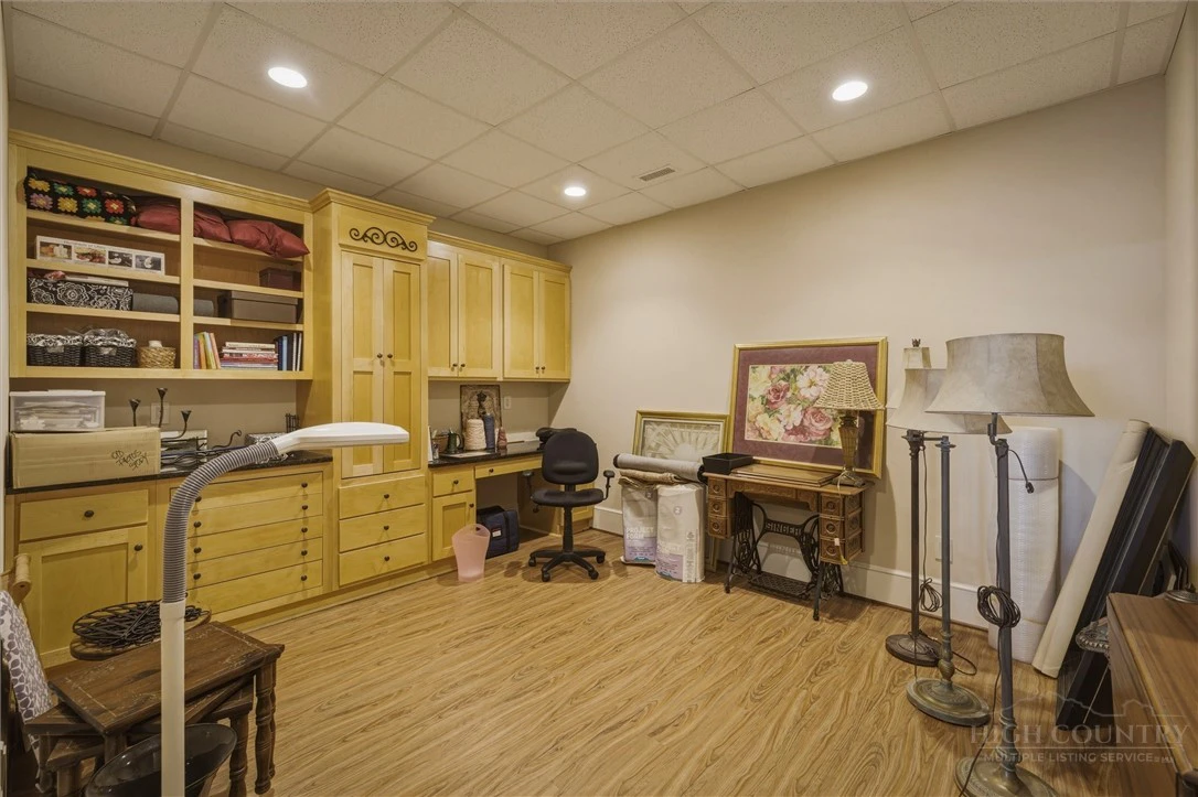 Image number 5 for the current listing