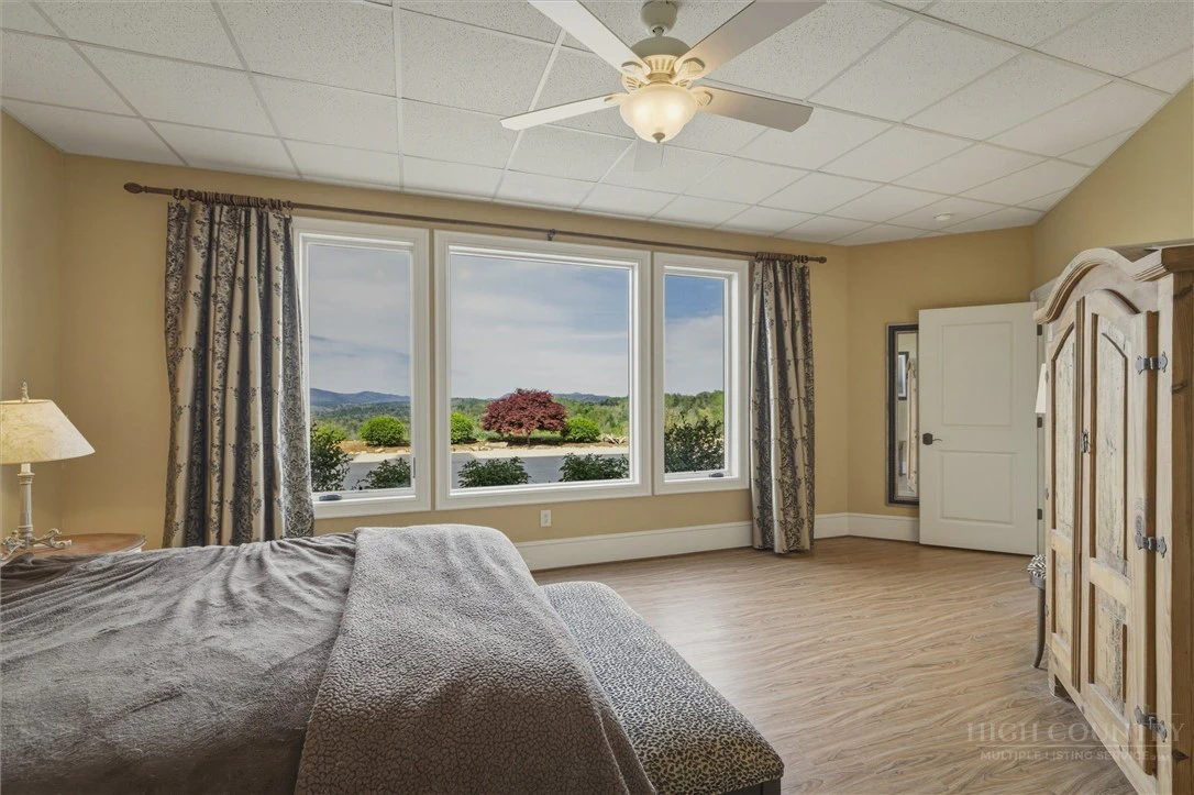 Image number 7 for the current listing
