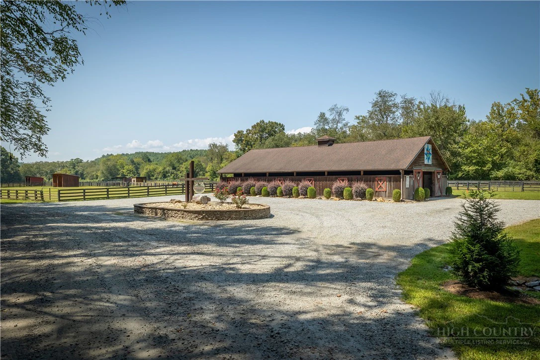 Image number 19 for the current listing