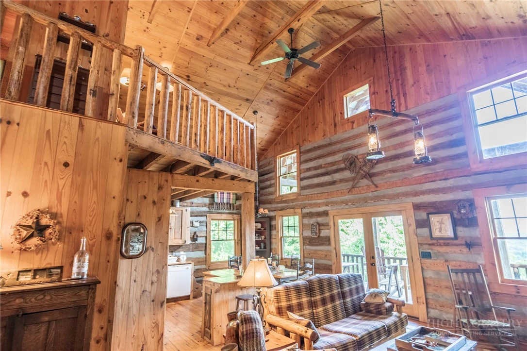 Image number 15 for the current listing