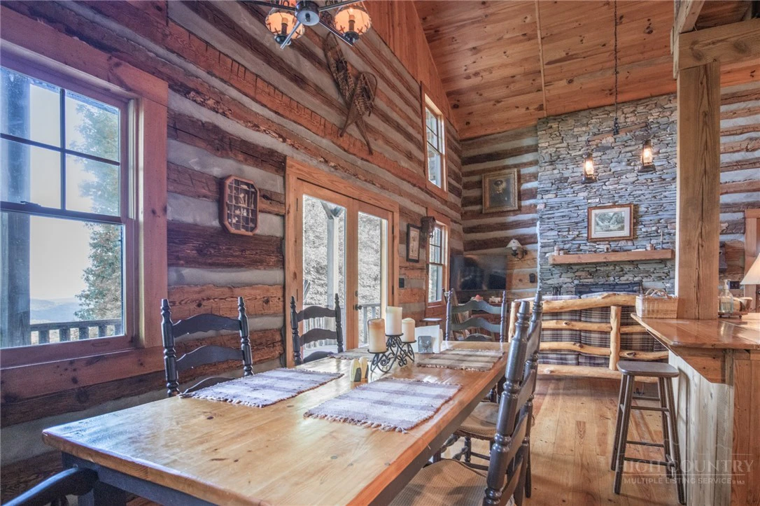 Image number 19 for the current listing