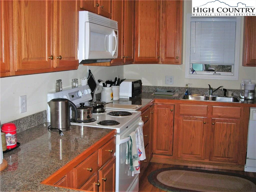 Image number 18 for the current listing